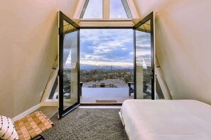 1 Schlafzimmer, Schreibtisch, Bügeleisen/Bügelbrett, Reisekinderbett