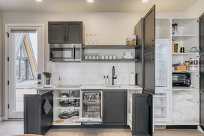 Fridge, microwave, oven, stovetop - Stardust Big Bend Luxury A-Frame#10 with fab view (Terlingua)