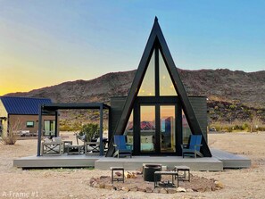 Terrace/patio - Stardust Big Bend Luxury A-Frame#10 with fab view (Terlingua)