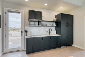 雪櫃、微波爐、焗爐、爐具