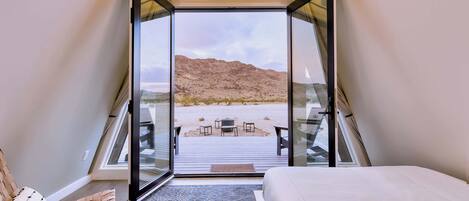 1 Schlafzimmer, Schreibtisch, Bügeleisen/Bügelbrett, Reisekinderbett