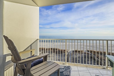Beachfront paradise with Gulf views and pool!