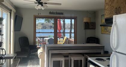 Julia’s Lakefront Cottage…updated cabin, private dock & beautiful sunsets.