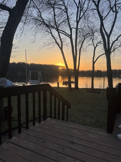 Julia’s Lakefront Cottage…updated cabin, private dock  & beautiful sunsets.