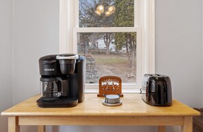 Interior - Frances. Cozy pet friendly home. (Omaha)