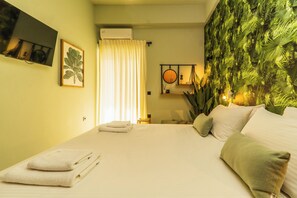 2 quartos, cofres nos quartos, escrivaninha