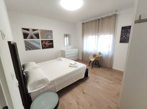 3 soverom, strykejern/-brett, wi-fi og sengetøy