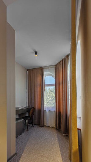 スタンダード ルーム | 高級寝具、ミニバーのアイテム (無料)、セーフティボックス (室内)、デスク