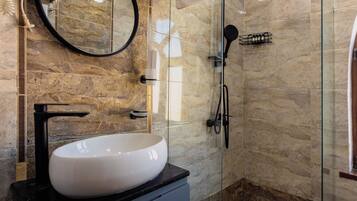 Standard Twin Room | Bathroom | Shower, designer toiletries, hair dryer, bathrobes