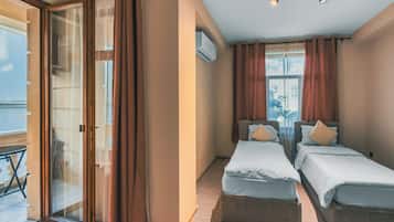 Firemannsrom – familie | Sengetøy av topp kvalitet, minibarvarer (inkludert) og safe på rommet