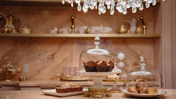 Free daily full breakfast