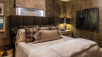 Suite, 1 King Bed | 1 bedroom, minibar, in-room safe, individually decorated