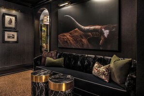 Lounge - The Scotsman Hotel (Niagara-on-the-Lake)