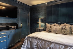 Suite, 1 King Bed | 1 bedroom, minibar, in-room safe, individually decorated