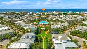 A coastal residential area with a central swimming pool surrounded by houses. - 30A ~ 3 Primary Suites ~ Next to Community Pool (Inlet Beach)