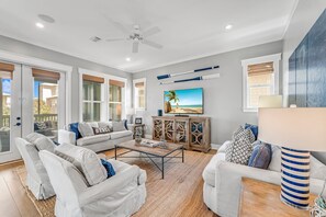 Smart TV - 30A ~ 3 Primary Suites ~ Next to Community Pool (Inlet Beach)