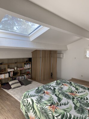 3 habitaciones, escritorio, tabla de planchar con plancha y wifi gratis