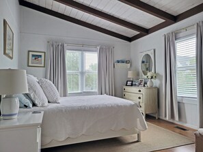 6 bedrooms, iron/ironing board, free WiFi, bed sheets - Raised Beach House, 2 Porches, Grill, Short Block from Beach, Boat Launch Nearby (Pawleys Island)