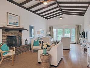 Smart TV, mesa de ping pong