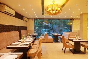 Dining - Hotel 16 , Delhi (Delhi)