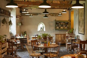 2 restaurants, lunch served