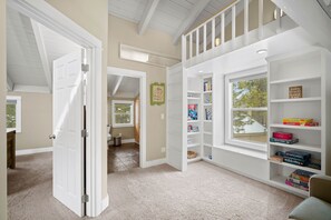 Interior - Cozy Family Escape with Access to The Cove (Sunriver)