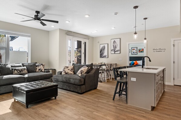 Televisión y chimenea