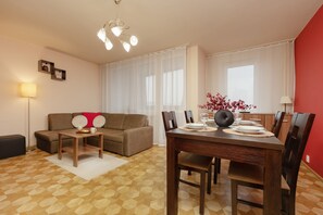 Apartment, 1 Bedroom, Balcony | 1 bedroom, bed sheets