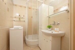 Apartment, 1 Bedroom, Balcony | Bathroom | Shower, free toiletries, towels, soap