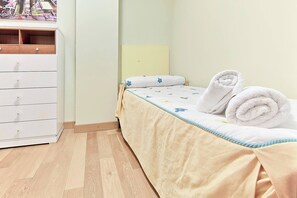 4 bedrooms, iron/ironing board, free WiFi, bed sheets