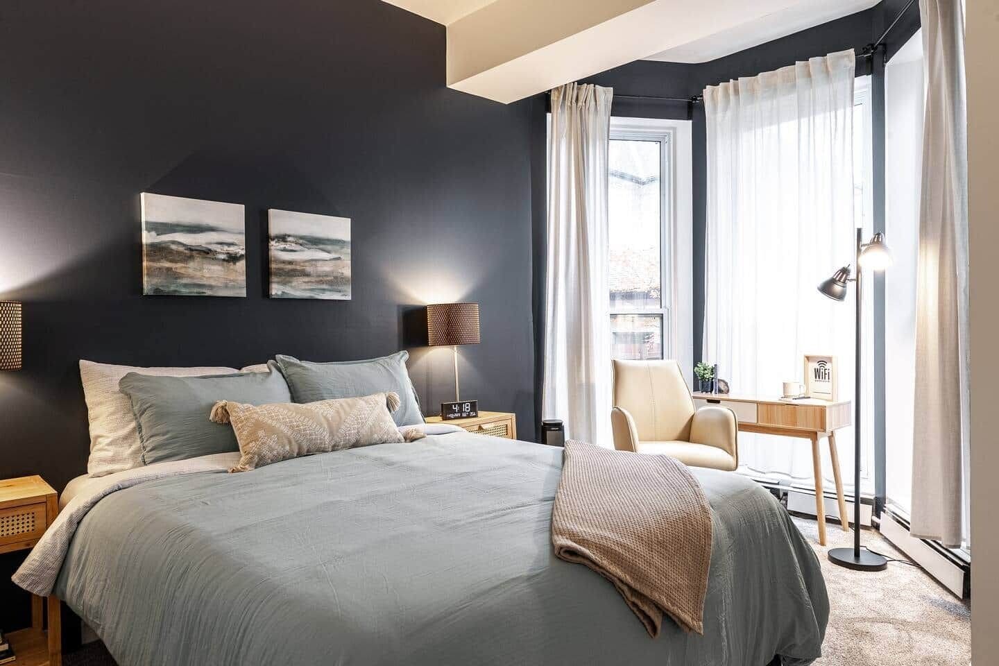 1 室のベッドルーム、デスク、アイロン / アイロン台、旅行用ベビーベッド