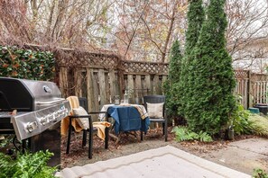 Outdoor dining - Boho Chic Suite - walk to dwntwn/free prkg/Netflix (Stratford)