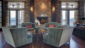 TV, fireplace, table tennis - Penthouse w/Private Beach - Seasons at Sandpoint (Sandpoint)