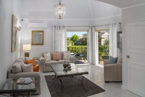 Classic Cottage, 3 Bedrooms, Kitchen, Garden View | Living area