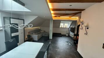 Smart-TV, Kamin, DVD-Player