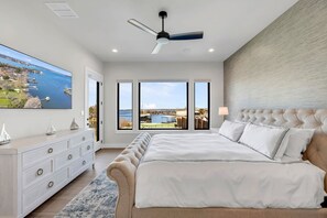4 bedrooms, desk, iron/ironing board, travel cot - Captain's Cove Retreat | Concierge Services (Horseshoe Bay)