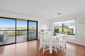 Dining - 27 Seaview - Pets Negotiable - Wi-Fi - No Linen Included (Middleton)