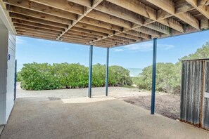Property grounds - 27 Seaview - Pets Negotiable - Wi-Fi - No Linen Included (Middleton)