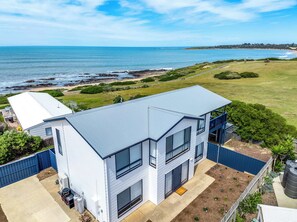 Exterior - 27 Seaview - Pets Negotiable - Wi-Fi - No Linen Included (Middleton)