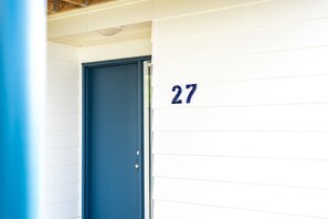 Exterior detail - 27 Seaview - Pets Negotiable - Wi-Fi - No Linen Included (Middleton)