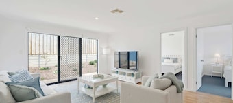 27 Seaview - Pets Negotiable - Wi-Fi - No Linen Included