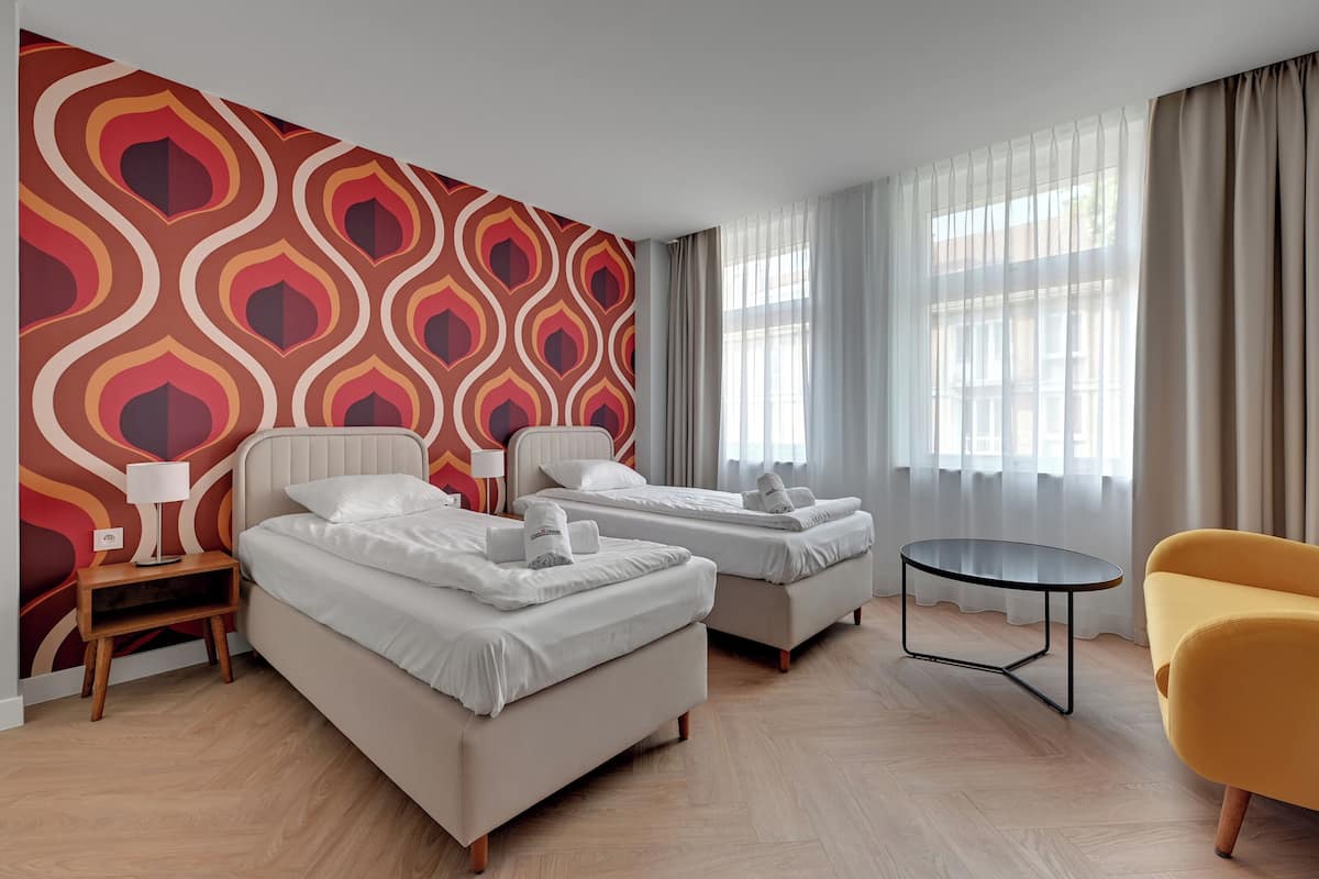 Exclusive Studio Suite, 2 Single Beds | Living area