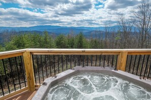 Outdoor spa tub - Creation on Display (Sevierville)