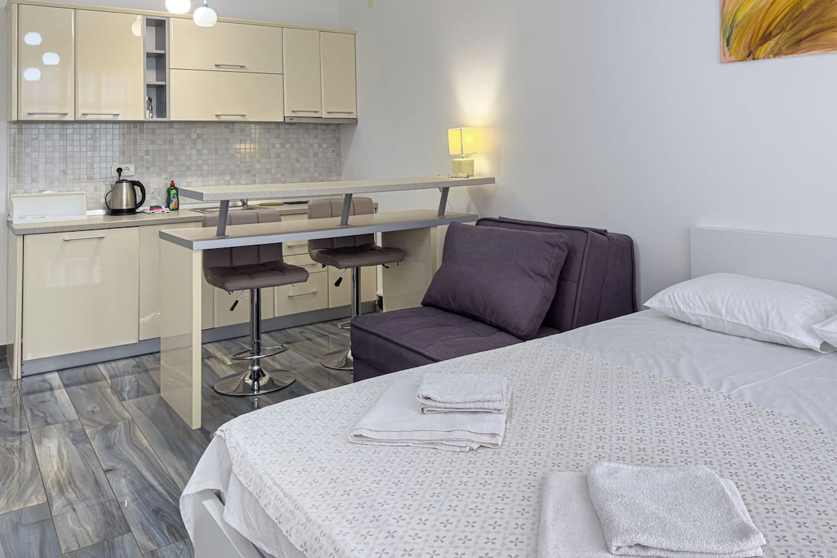 Egyptian cotton sheets, premium bedding, memory-foam beds