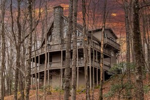 Exterior - Moondust Lodge  - Sleeps 8 - Wrap Around Porch - C (Deep Gap)