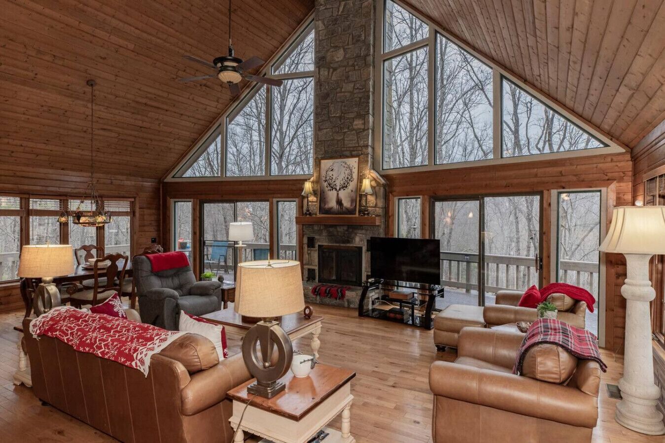 Smart TV, chimenea y futbolito 