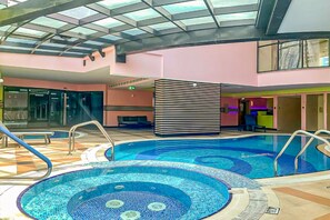 Outdoor pool - Budget 1BR Apt in Marina -Time (Dubai)