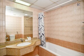 Standard Apartment, 1 Queen Bed | Bathroom - Budget 1BR Apt in Marina  -Time (Dubai)