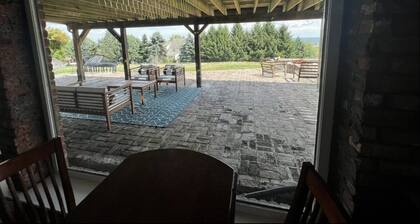 Spacious and cozy 1-bedroom with beautiful views