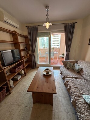 TV, mesa de pingue-pongue